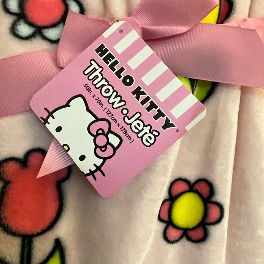 New Hello kitty blanket - Picture 3 of 5